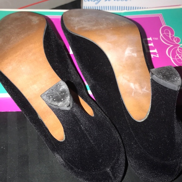 Premiere Collection Suede Shoes - Picture 7 of 15